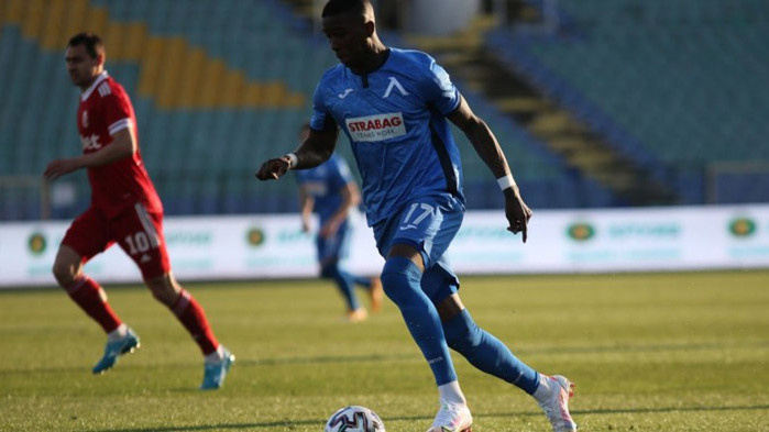 Робърта остава в Левски и през пролетта